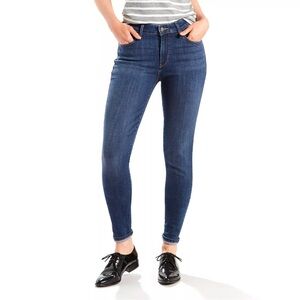 Levi’s mid rise medium wash skinny jeans